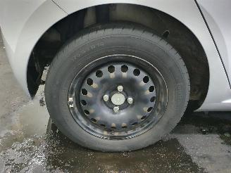 Volkswagen Up! Move BlueMotion picture 12