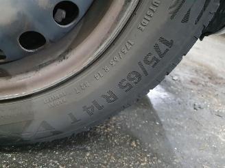 Volkswagen Up! Move BlueMotion picture 29