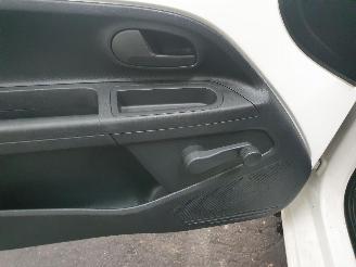 Volkswagen Up! 1.0 Take picture 7