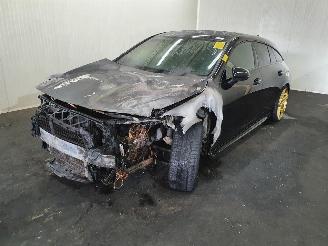 Mercedes Cla-klasse 118 CLA220 Shooting Brake picture 3