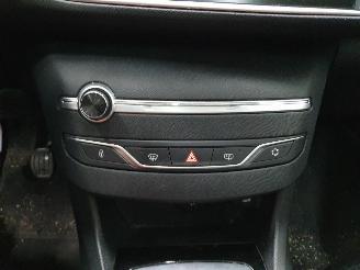 Peugeot 308 1.2 Puretech Blue picture 10