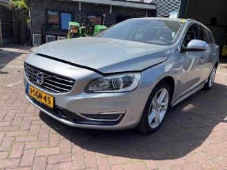 Vrakbiler auto Volvo V-60 V60 I (FW/GW), Combi, 2010 / 2018 2.4 D6 20V Plug-in Hybrid AWD 2013/8