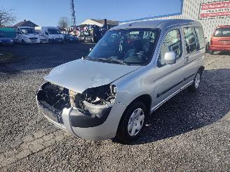 Uttjänta bilar auto Citroën Berlingo 1.4 Zilver EZRC Onderdelen KFW Motor 20CP37 Bak 2004/4