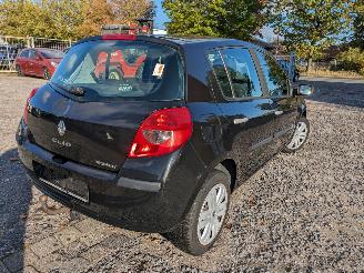 Renault Clio 1.6 Schwarz NV676 picture 5