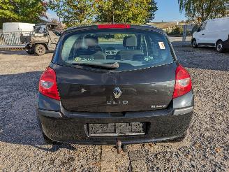Renault Clio 1.6 Schwarz NV676 picture 6