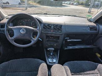 Volkswagen Golf 1.6 picture 11