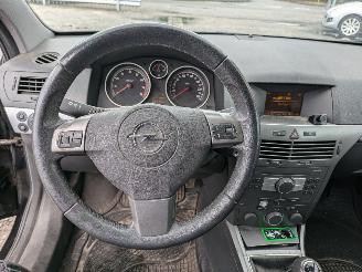 Opel Astra GTC 1.6 picture 11