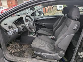 Opel Astra GTC 1.6 picture 10