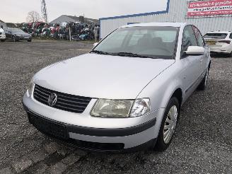 Vrakbiler auto Volkswagen Passat 1.6 2000/3