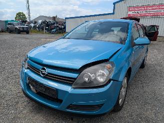 Coche siniestrado Opel Astra 1.6 2004/9