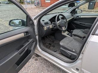Opel Astra 1.6 picture 9