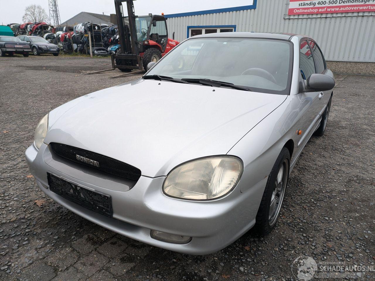 Hyundai Sonata 2.5i V6