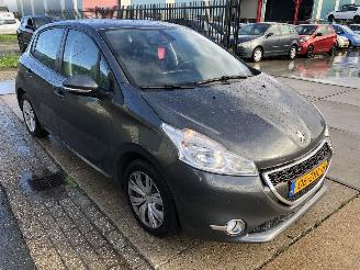 Peugeot 208 1.2i 60kW E5 airco navi picture 3