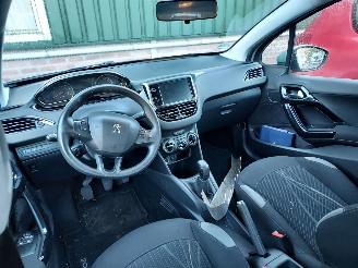 Peugeot 208  picture 8