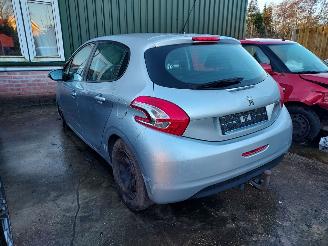 krockskadad bil motor Peugeot 208  2013/1