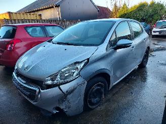 Peugeot 208  picture 9