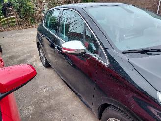 Peugeot 208  picture 15