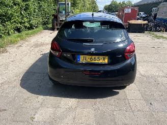 Peugeot 208  picture 6