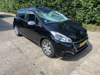 Peugeot 208  picture 7