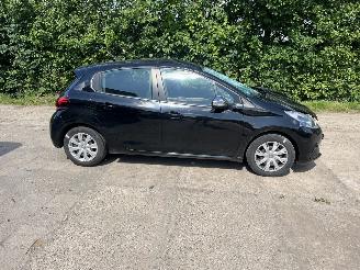 Peugeot 208  picture 5