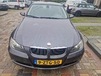 krockskadad bil auto BMW 3-serie 320I 2005/3