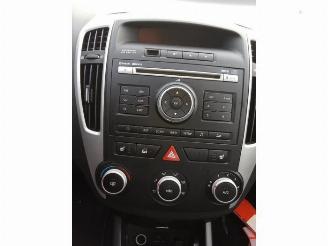 Kia Cee d Cee'd (EDB5), Hatchback 5-drs, 2006 / 2012 1.6 CVVT 16V picture 9
