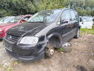 Vrakbiler auto Volkswagen Touran 1.6 16V FSI 2004/4