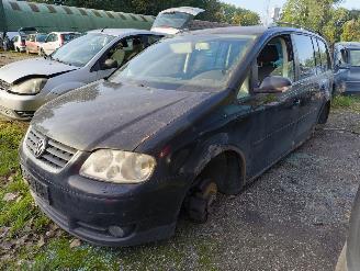 Vrakbiler auto Volkswagen Touran 2.0 TDI Trendline 2006/10