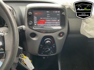 Peugeot 108 108, Hatchback, 2014 1.0 12V VVT-i picture 12