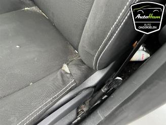 Renault Clio Clio IV (5R), Hatchback 5-drs, 2012 / 2021 0.9 Energy TCE 90 12V picture 19