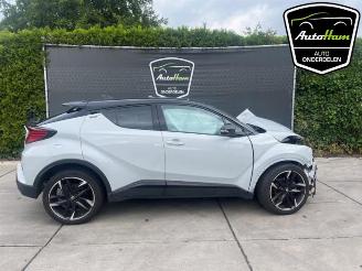 Toyota C-HR C-HR (X1,X5), SUV, 2016 2.0 16V Hybrid picture 1