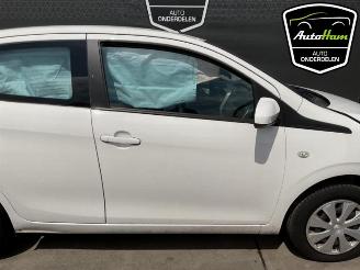 Peugeot 108 108, Hatchback, 2014 1.0 12V picture 19