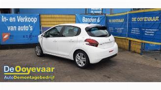 Coche siniestrado Peugeot 208 208 I (CA/CC/CK/CL), Hatchback, 2012 / 2019 1.2 Vti 12V PureTech 2018/9