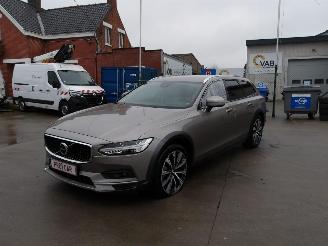 Unfallwagen Volvo V-90 B5 PRO AWD 2022/2