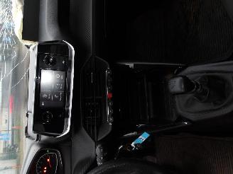 Peugeot 208  picture 27