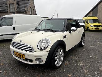 krockskadad bil auto Mini Cabrio COOPER CABRIO, AIRCO 2009/8