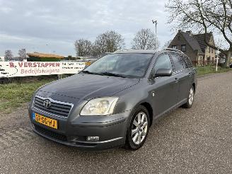krockskadad bil auto Toyota Avensis 2.2 D-4D D-CAT WAGON LINEA LUNA  PRIJS IS INCL. BTW !!!! 2006/1