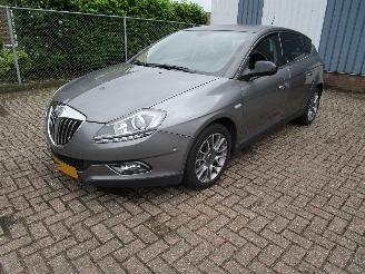krockskadad bil auto Lancia Delta 1.8 16V Automaat Leder Navi 2011/4