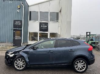 Volvo V-40 CROSS COUNTRY 1.5 T3 AUTOMAAT BJ 2019 picture 2