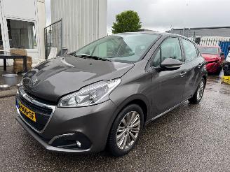 skadebil auto Peugeot 208 1.2 AUTOMAAT PureTech GT-Line 2019/1
