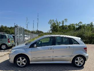 Mercedes B-klasse 200 Turbo AUTOMAAT picture 2