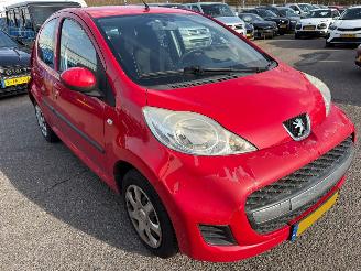 Peugeot 107 1.0-12V XS picture 5