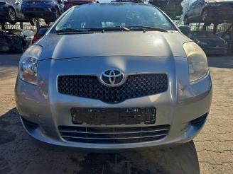 Vrakbiler auto Toyota Yaris Yaris II (P9), Hatchback, 2005 / 2014 1.3 16V VVT-i 2008/3