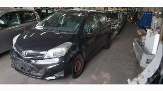 Vrakbiler auto Toyota Yaris Yaris III (P13), Hatchback, 2010 / 2020 1.0 12V VVT-i 2012/3