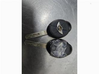 Vrakbiler auto Mini Mini Mini One/Cooper (R50), Hatchback, 2001 / 2007 1.6 16V Cooper 2006/1