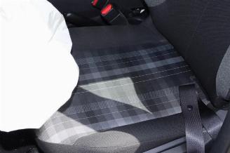 Peugeot 108 108, Hatchback, 2014 1.0 12V VVT-i picture 11