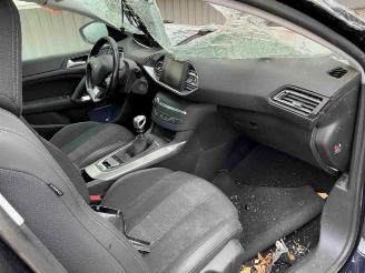 Peugeot 308 308 SW (L4/L9/LC/LJ/LR), Combi 5-drs, 2014 / 2021 1.2 12V e-THP PureTech 130 picture 25