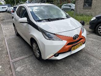 skadebil auto Toyota Aygo 1.0 VVT-I X-PLAY 2015/6