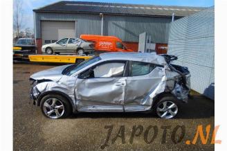 Toyota C-HR C-HR (X1,X5), SUV, 2016 1.8 16V Hybrid picture 2