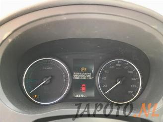 Mitsubishi Outlander Outlander (GF/GG), SUV, 2012 2.0 16V PHEV 4x4 picture 16